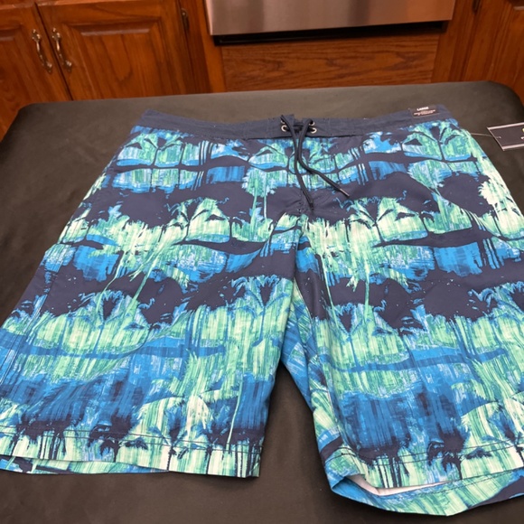 NWT Men’s Blue Patterned Swim Trunks.  Size L. - Picture 9 of 9